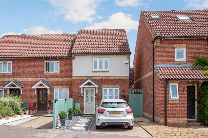 2 Bedroom End Of Terrace House For Sale In Mays Close, Weybridge, KT13