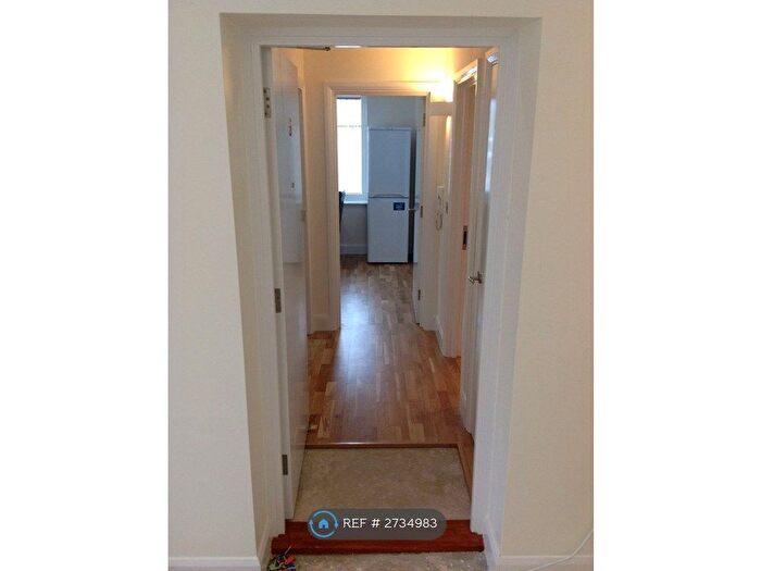 1 Bedroom Flat To Rent In Woodford Court, Watford, WD17