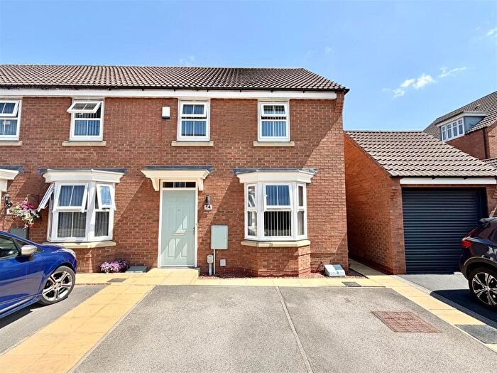 3 Bedroom House To Rent In Elthorne Park, Kingswood, Hull, HU7