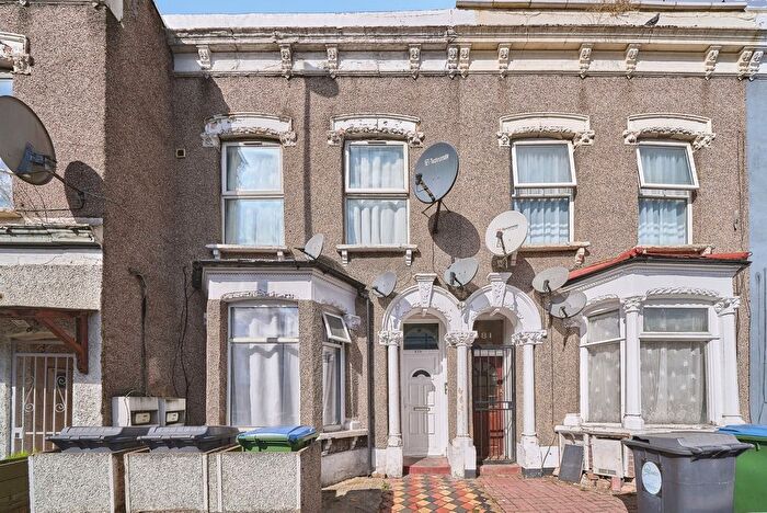1 Bedroom Maisonette For Sale In High Road Leytonstone, London, E11