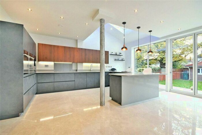 5 Bedroom Detached House To Rent In Lawrence Court, Mill Hill, NW7