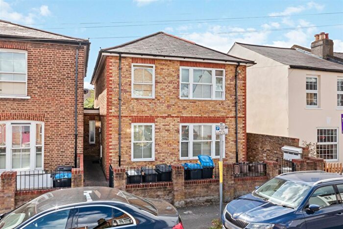 2 Bedroom Flat To Rent In Deburgh Road, London, SW19