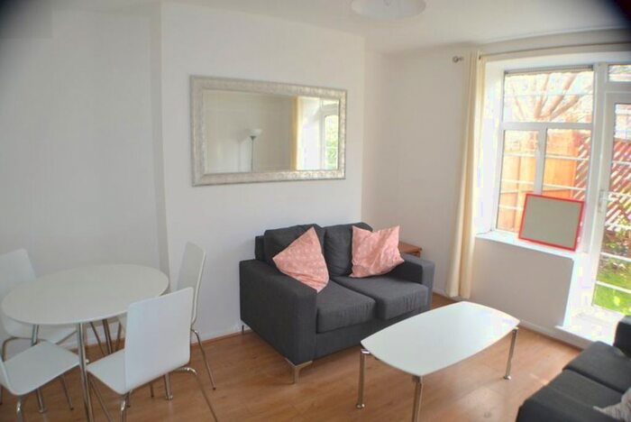 3 Bedroom Flat To Rent In Odessa Street, London, SE16