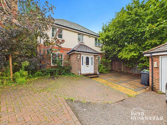 4 Bedroom Detached House To Rent In Corben Close, Allington, ME16