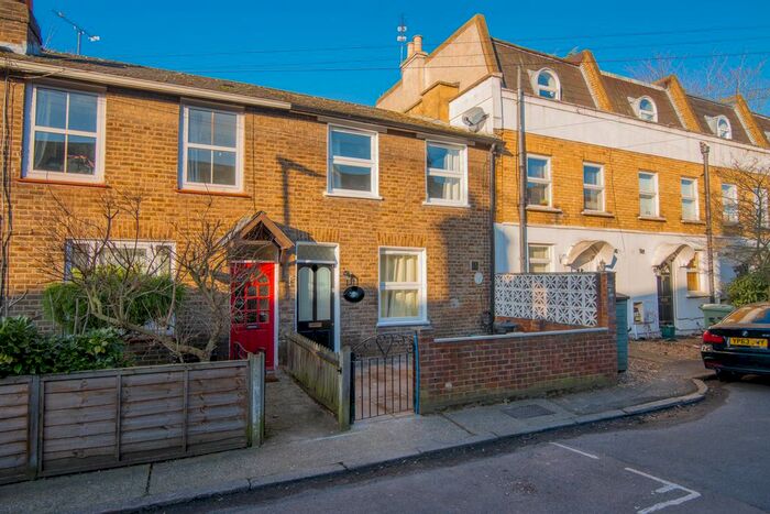 2 Bedroom Detached House To Rent In Lion Road, Twickenham, Uk, TW1