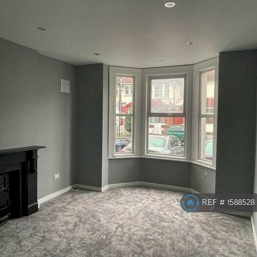 2 Bedroom Flat To Rent In Melfort Road, Thornton Heath, CR7