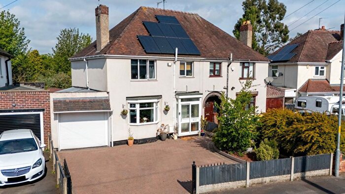 3 Bedroom Semi-Detached House For Sale In Smithfield Road, Walsall, WS3