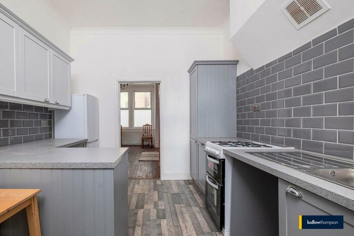 2 Bedroom Flat To Rent In Portland Road, London, SE25