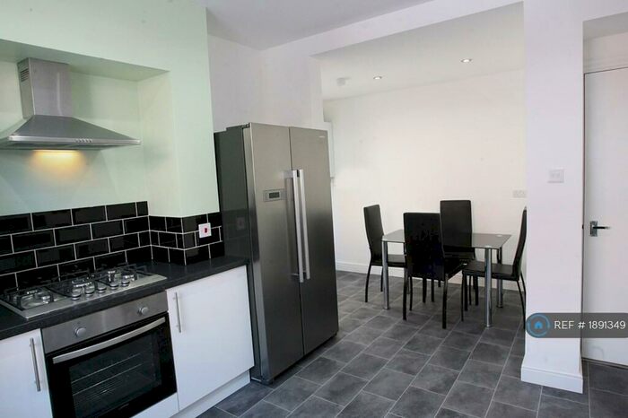 6 Bedroom Semi-Detached House To Rent In Salisbury Road, Liverpool, L15