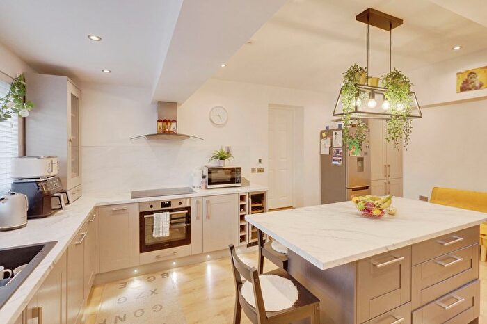 5 Bedroom Detached House For Sale In Nevada Road, Canvey Island, SS8