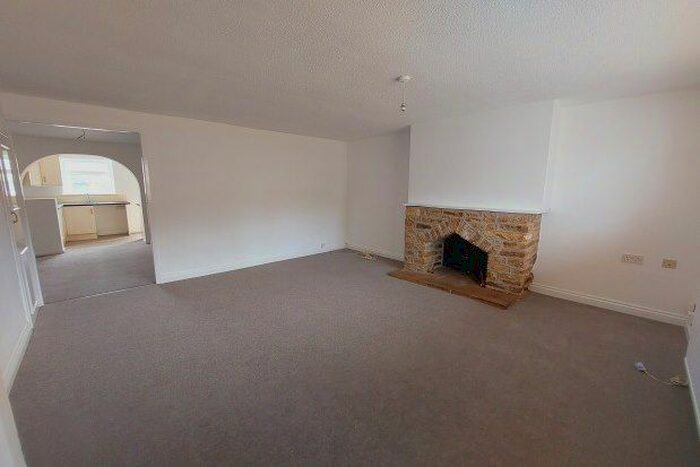 3 Bedroom Property To Rent In The Hollow, Bath, BA2