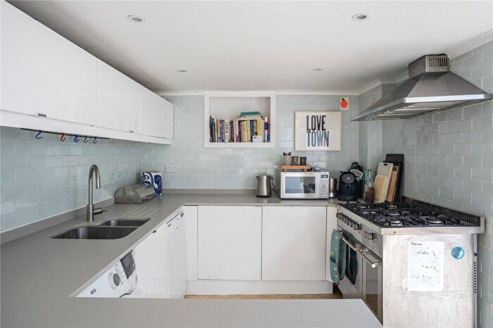 3 Bedroom End Of Terrace House For Sale In Appleby Road, Hackney, London, E8 - Photo 11