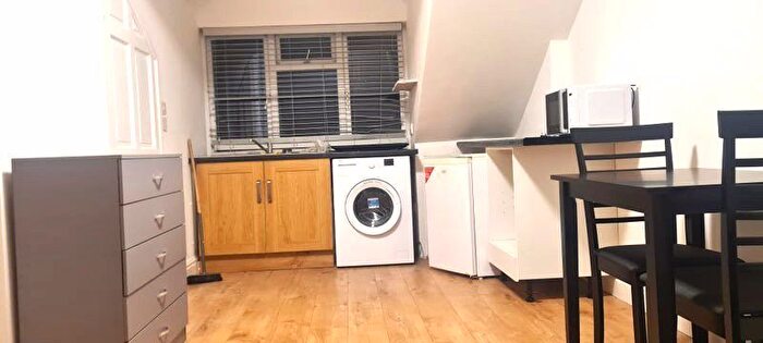 Studio To Rent In Egerton Gardens, Ilford, IG3