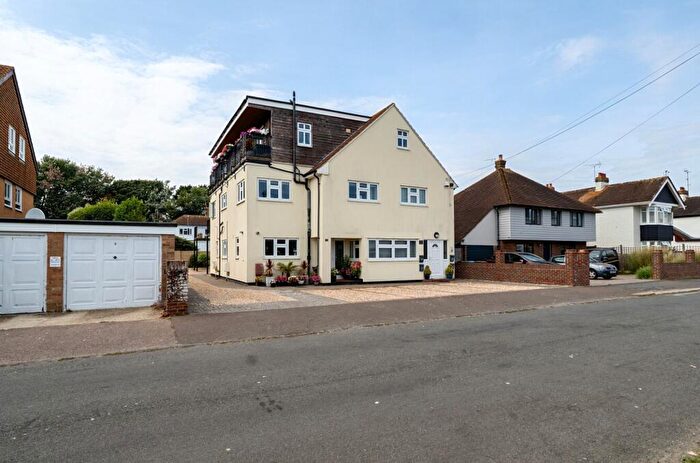 2 Bedroom Flat For Sale In Selsey Avenue, The Pearl, PO21