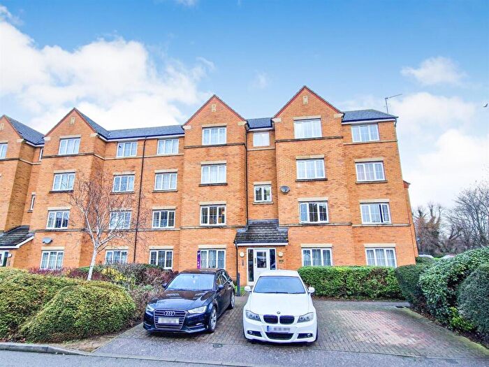 2 Bedroom Apartment For Sale In Henley Road, Queens Park, Bedford, MK40
