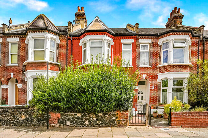 2 Bedroom Apartment For Sale In Gloucester Road, London, N17