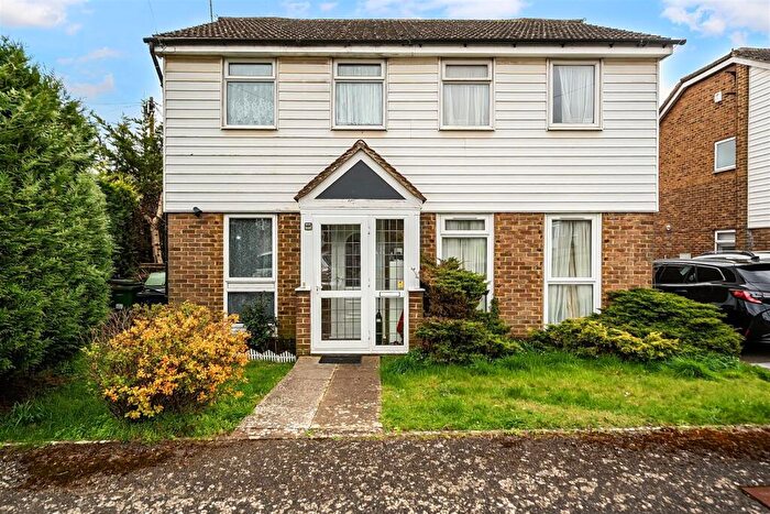 2 Bedroom Semi Detached House For Sale In Farnborough Close, Maidstone, ME16