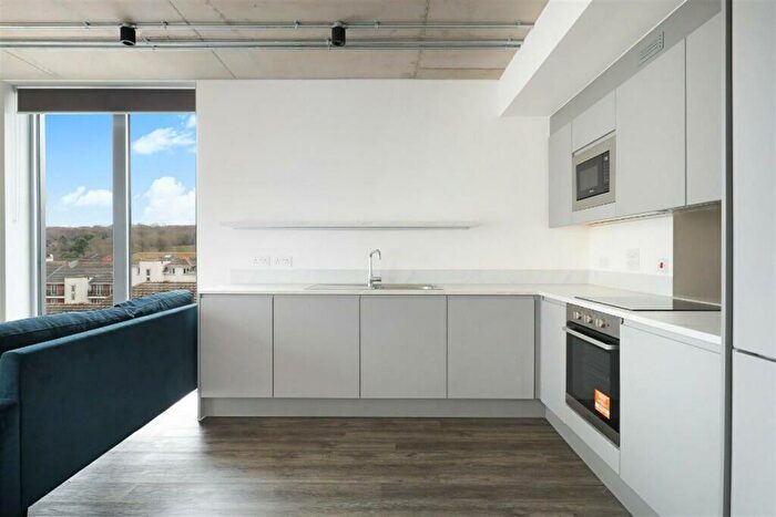 3 Bedroom Flat To Rent In Felixstowe Road, London, SE2