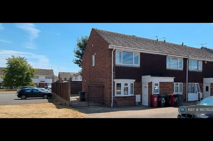 3 Bedroom End Of Terrace House To Rent In Severn Crescent, Slough, SL3