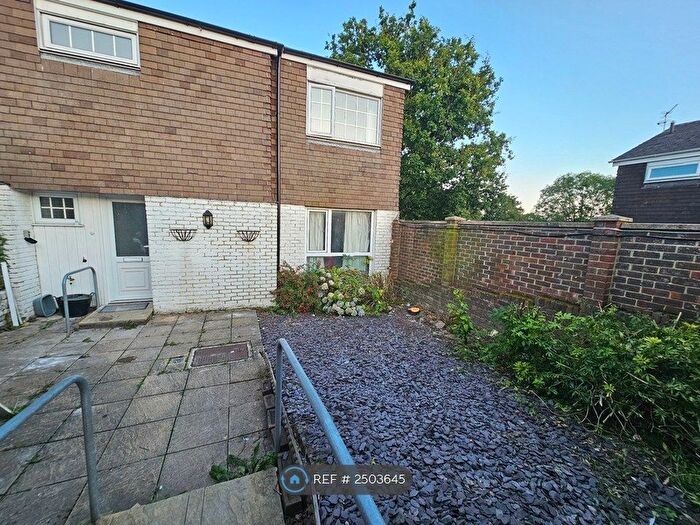3 Bedroom End Of Terrace House To Rent In Caburn Heights, Crawley, RH11