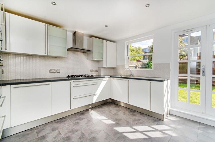 2 Bedroom Flat To Rent In Harlesden Gardens, Harlesden, London, NW10