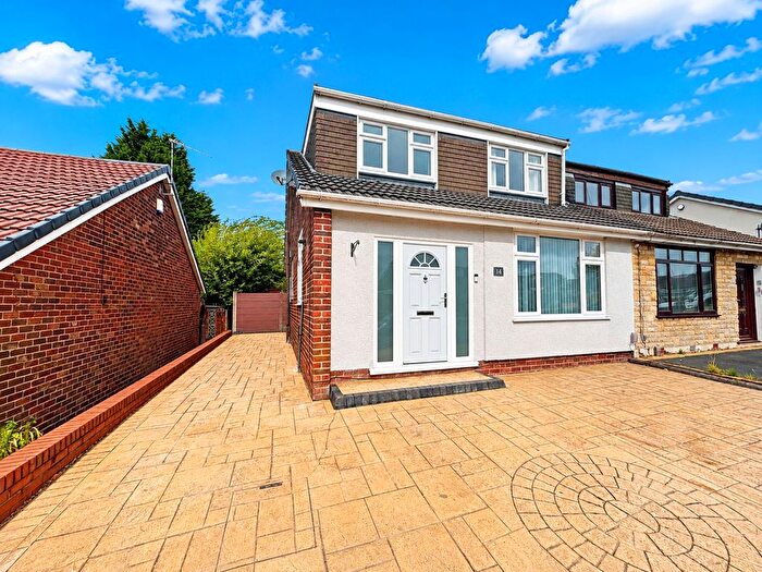 3 Bedroom Semi-Detached House For Sale In Singleton Grove, Westhoughton, BL5