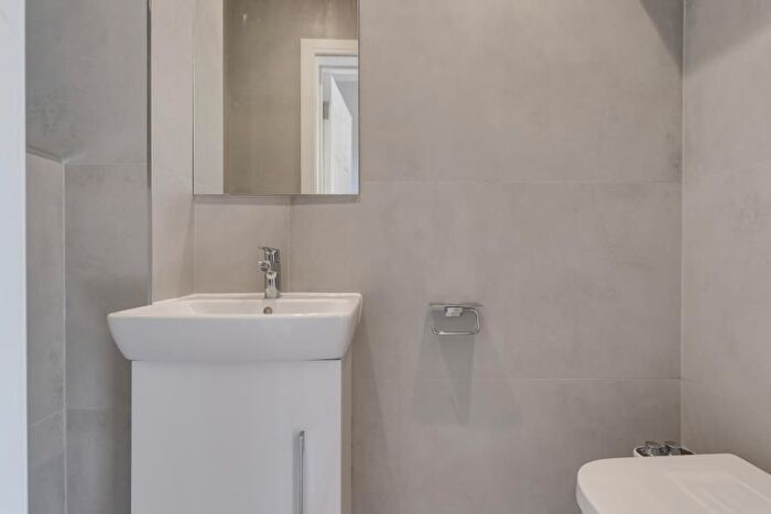 1 Bedroom Flat To Rent In Great North Road, East Finchley, N2