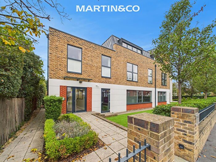 2 Bedroom Flat For Sale In High Street, Egham, TW20