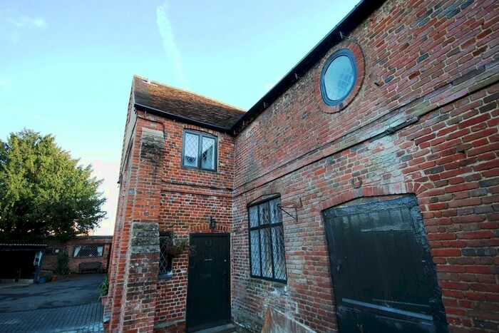 1 Bedroom Flat To Rent In Hurst, Reading, Berkshire, RG10