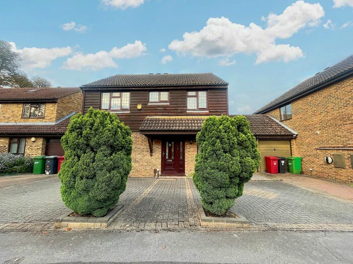 4 Bedroom Detached House To Rent In The Briars, Slough, SL3
