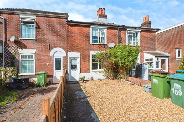 2 Bedroom Terraced House For Sale In Portswood Road, Southampton, SO17