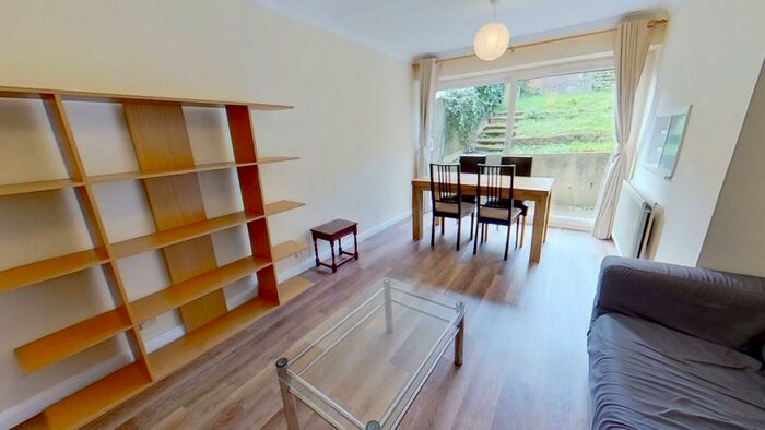 4 Bedroom Semi-Detached House To Rent In Guildford Park Avenue, Guildford, GU2