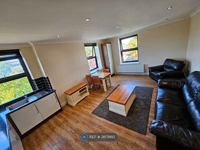 2 Bedroom Flat To Rent In Parliament House, Slough, SL1