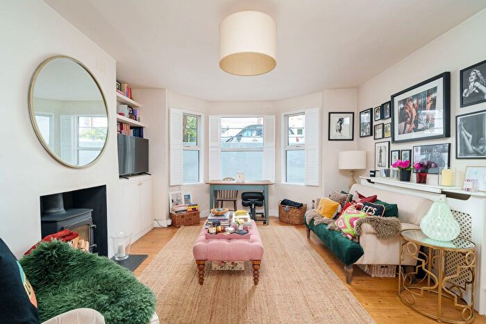 1 Bedroom Flat For Sale In Leysfield Road, London, W12