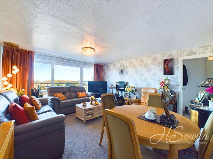 2 Bedroom Flat For Sale In Langstone Close, Torquay, TQ1