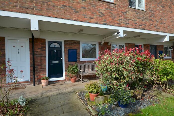 2 Bedroom Maisonette To Rent In Brownswell Road, East Finchley, N2