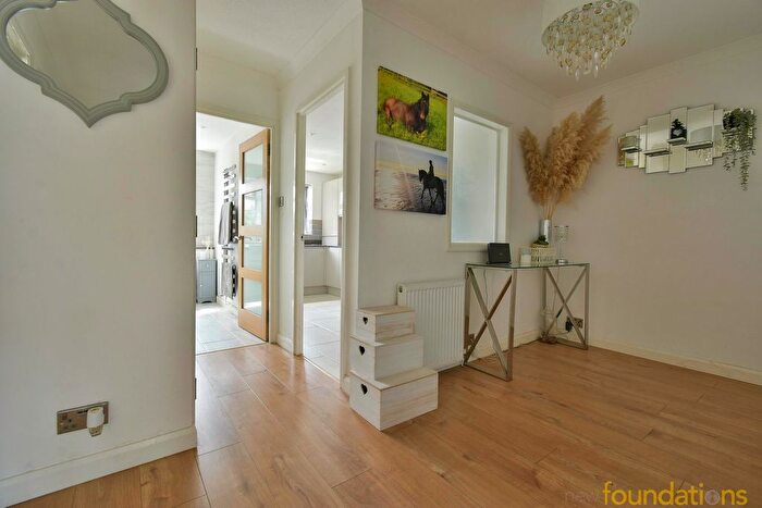 2 Bedroom Flat For Sale In Collington Lane East, Bexhill-On-Sea, TN39