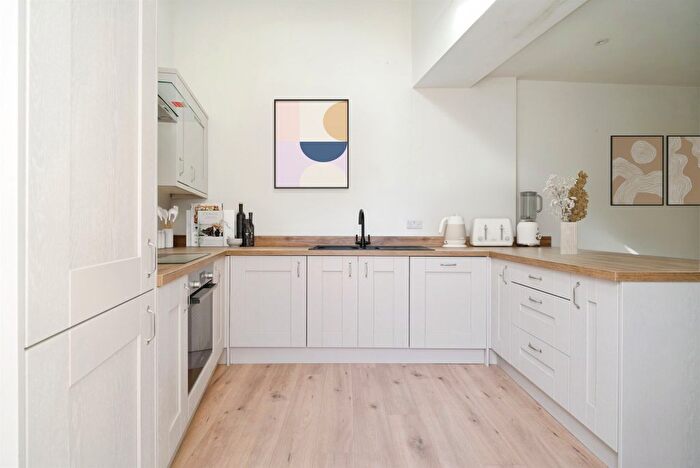 3 Bedroom Terraced House For Sale In Walkergate, Otley, LS21