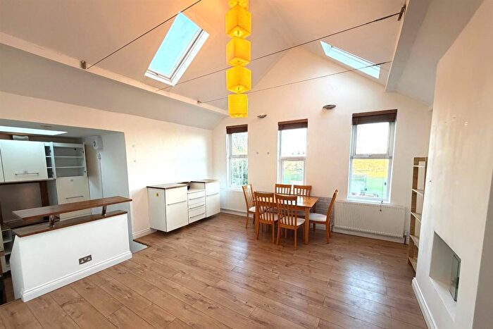 2 Bedroom Flat To Rent In Pinner Road, Harrow, HA1