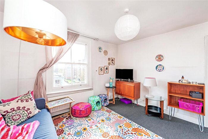 1 Bedroom End Of Terrace House To Rent In Leighton Road, Kentish Town, NW5