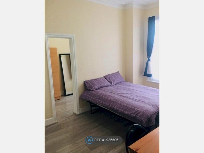 Studio To Rent In Belmont Road, London, N15