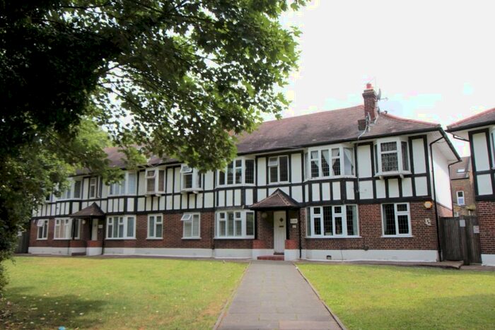 2 Bedroom Flat To Rent In Tudor Court, Walthamstow, London, E17