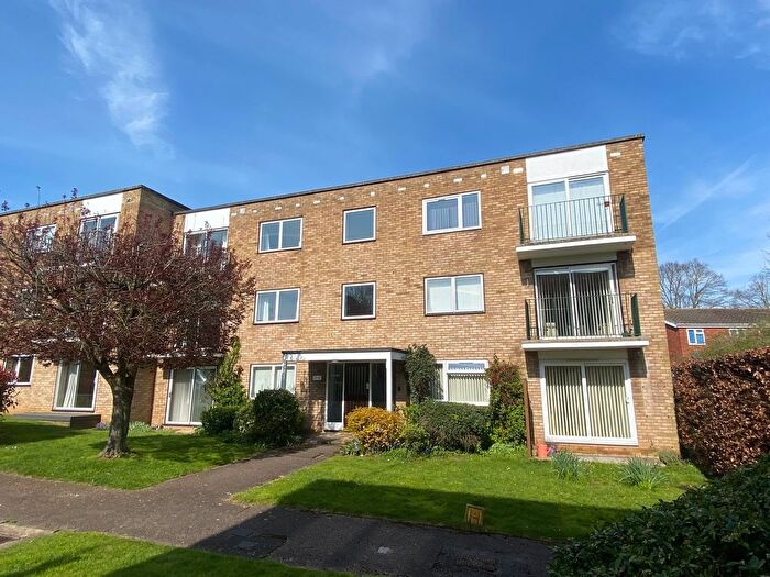 2 Bedroom Flat For Sale In The Maples, Hitchin, SG4