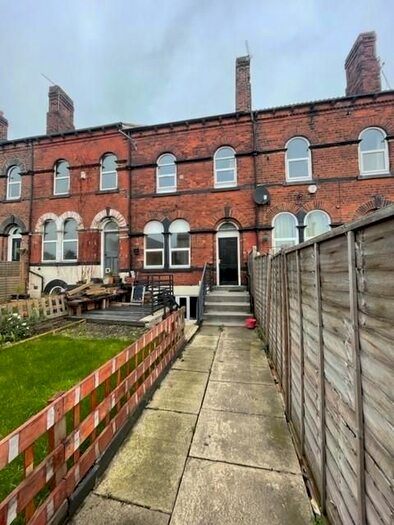 1 Bedroom Flat To Rent In Cricketers Terrace, Leeds, LS12