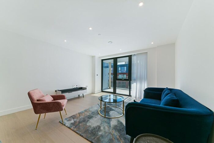 2 Bedroom Flat To Rent In Clapham Place, Clapham Road, London, SW9