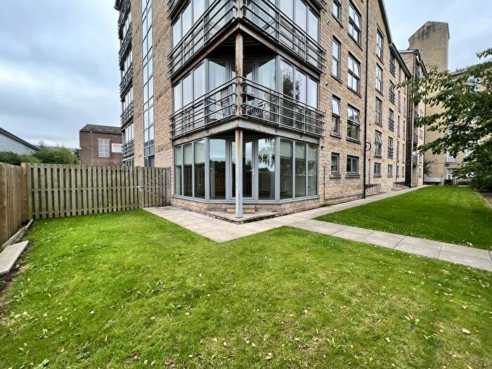 2 Bedroom Flat To Rent In Flat Westbury Fold, Westbury Street, HX5