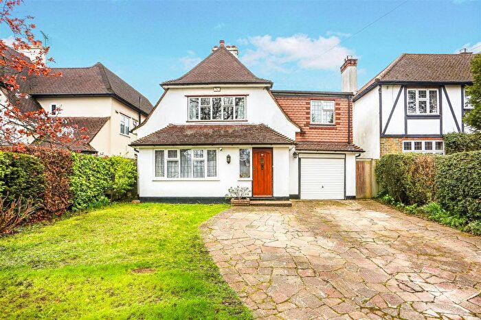 4 Bedroom Detached House For Sale In Colcokes Road, Banstead, SM7