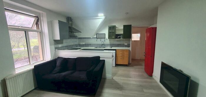 1 Bedroom Flat To Rent In Keighley Rd, Bradford, BD8