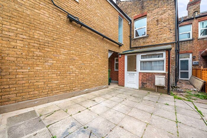 3 Bedroom Flat To Rent In Stanley Road, Teddington, TW11