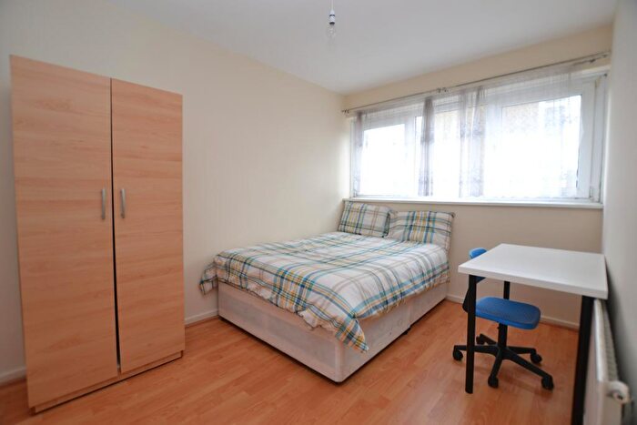 3 Bedroom Maisonette To Rent In Harpley Square, London, E1